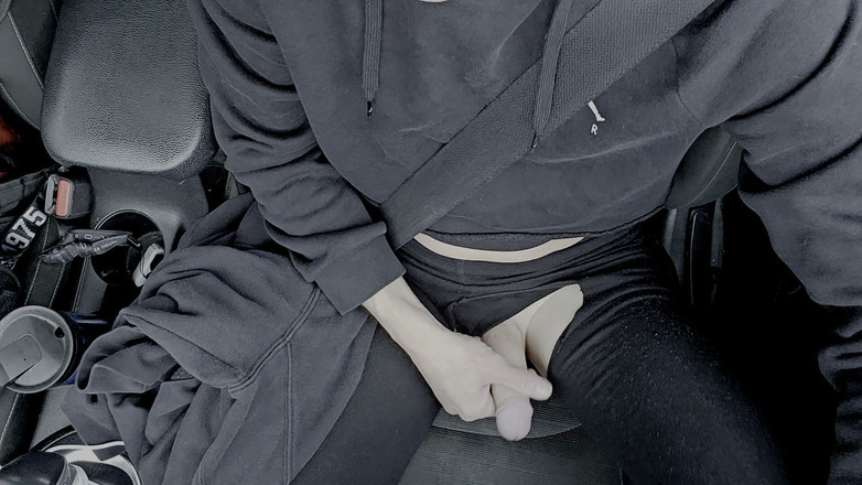 Filomena: Sexyfilomena Masturbates While Driving Her Car