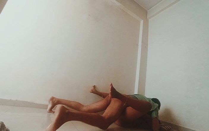 Harder299: Il baise une bhabhi du village desi après longtemps. MILF...