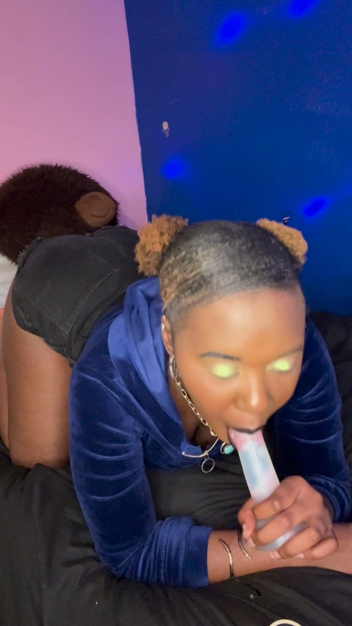 ALLIYAH ALECIA: Alliyah Alecia Sucking Dildo Dick