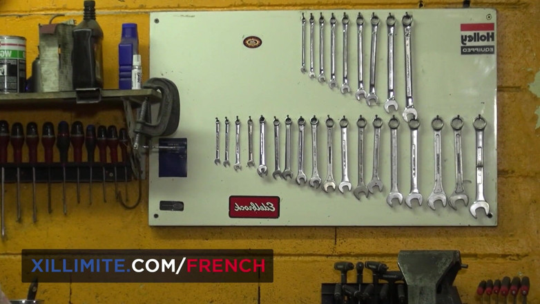 French girls at work: Emy Russo, hardcore-sex mit dem mechaniker