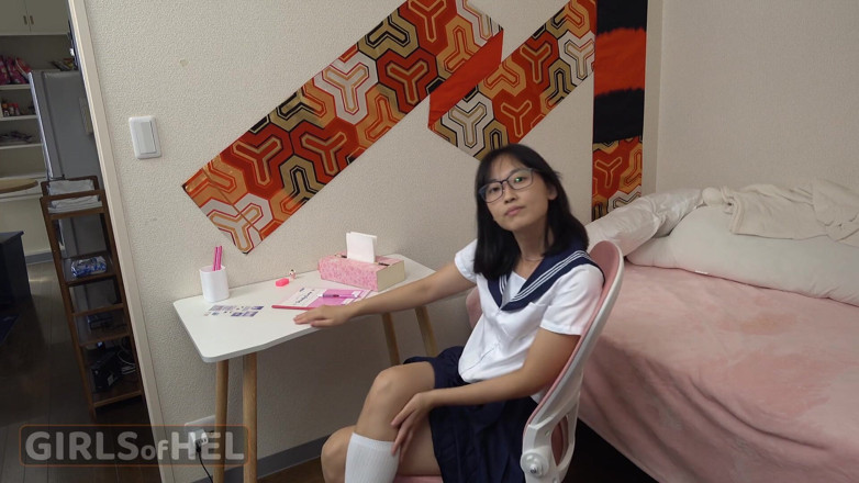 Girls of Hel: Nosy stiefvater dringt für grobes analtraining in seine asiatische stieftochter...