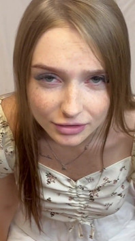 Ta zlá holka, která ublížila svému příteli, ji teď šuká a stříká do ní.