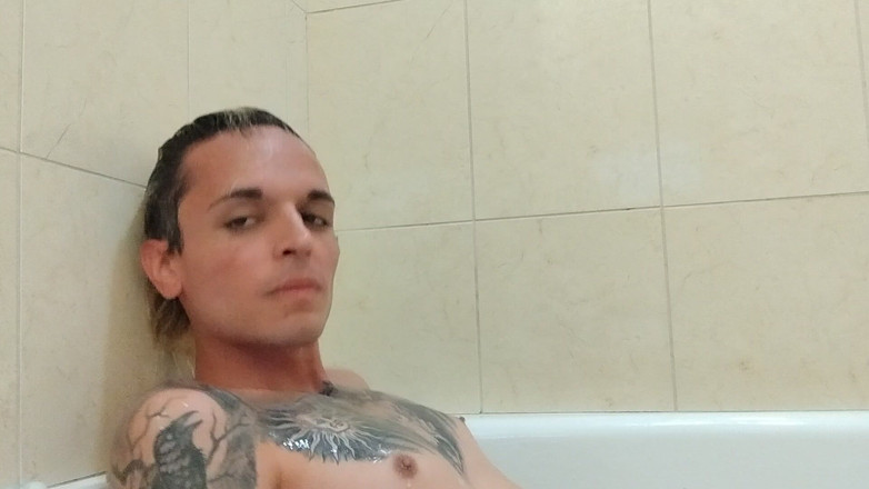 Vovxxx: Bathing in My Piss