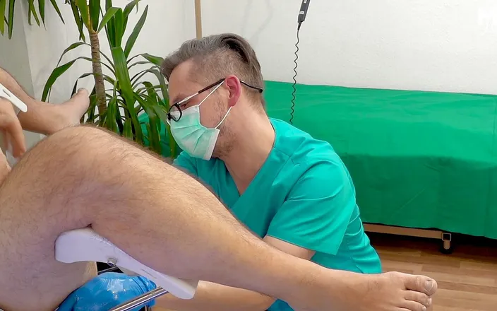 Marcus Pollack Gay: Deep ass exam with Dr. WoB and his arm