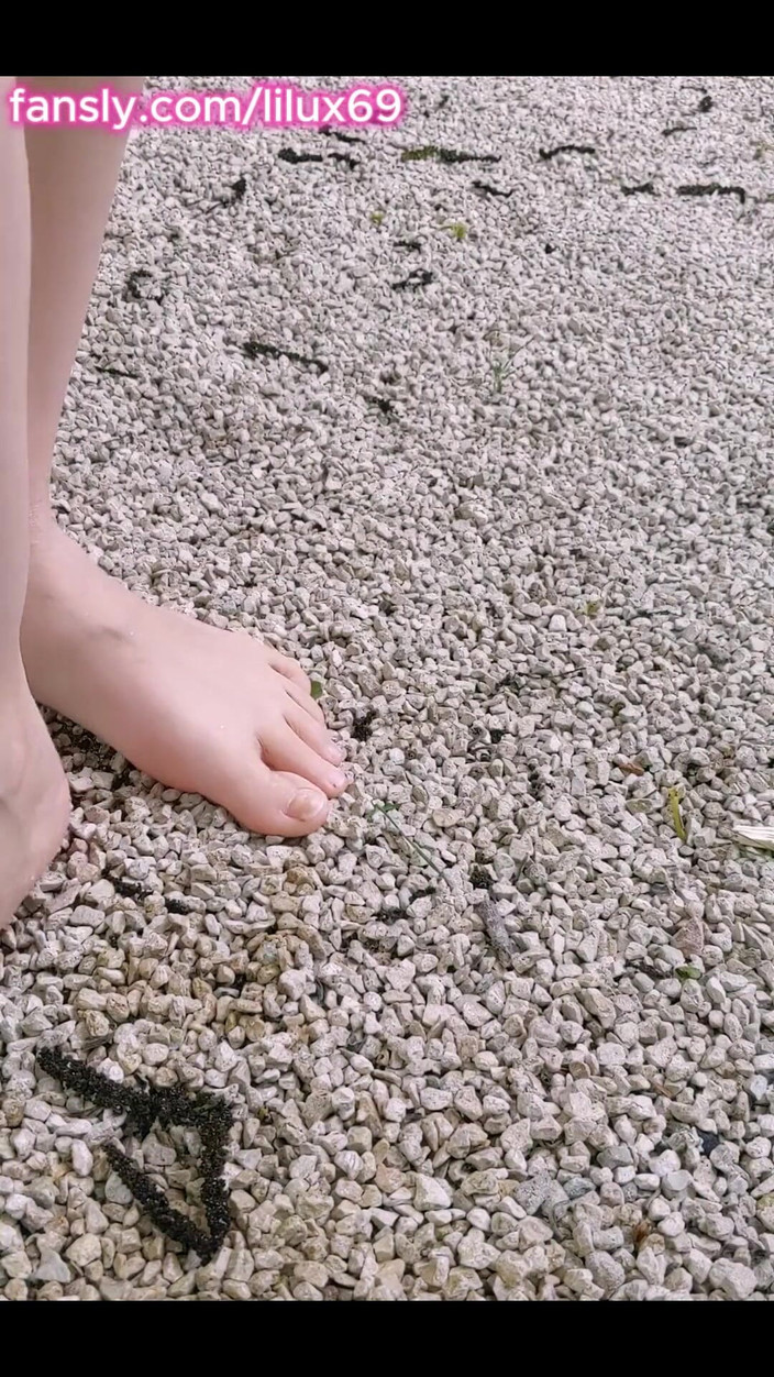 Lilux69: Pisciare all'aperto!