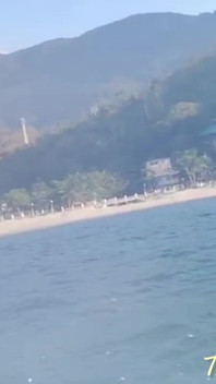 Âm hộ của tôi ngứa đến nỗi tôi trốn thoát bằng jetsky đến một hòn đảo để gặp bố tôi