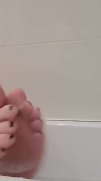 バブルバスのつま先