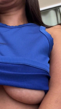 Tette cadenti istruzioni per il limite del piacere fino all'orgasmo in bocca alla miLF