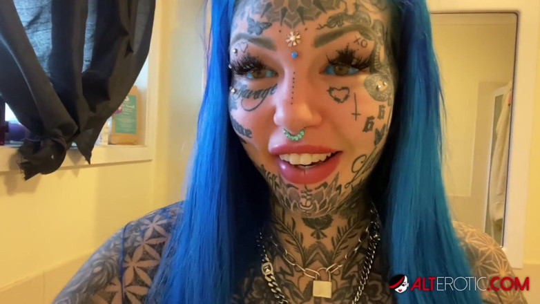 Alt Erotic: Amber Luke’s quarantined solo masturbation