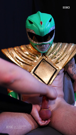 Edger9000: Guy 30 - afiando o power ranger verde até ele cobrir seu...