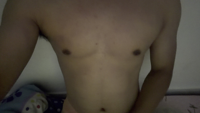 Marcorubio: Cowok berotot ini muncrat banyak banget di rumah