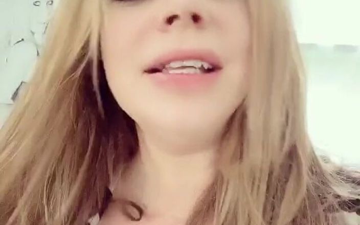 Alicia Rhodes: 娇小的厚脸感谢视频