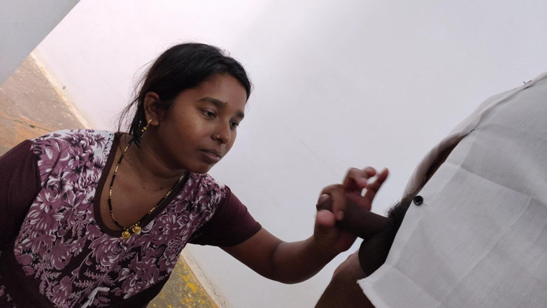Premi pooja: Haar stiefbroer masturbeerde, Bhabhi zag de jongen en Bhabhi schudde...