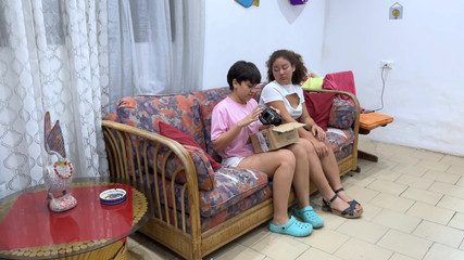 SugarPose: 说奶酪！神奇的恶作剧相机