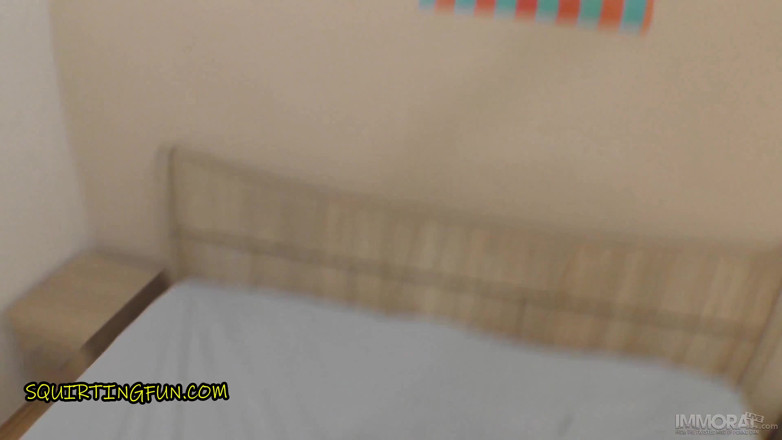 Squirt God: Vollbusige asiatische MILF Maxine X squirt tauscht eimer ihrer säfte!