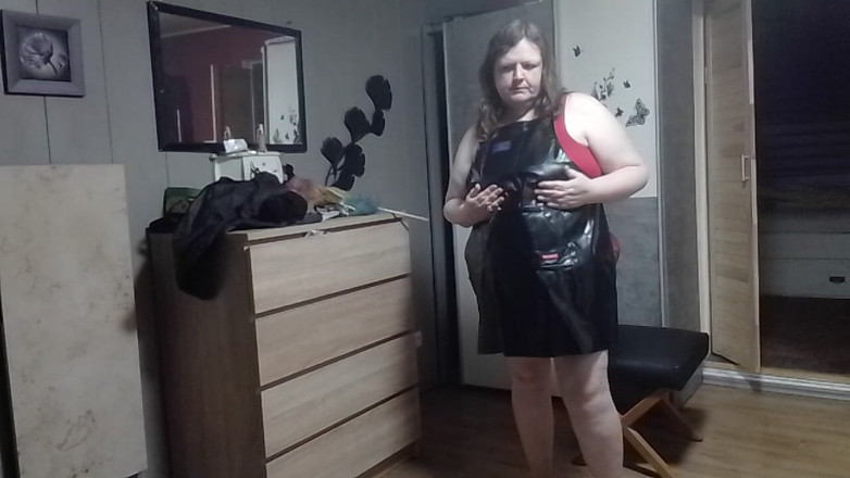 tammara big: Black Lacquer Apron