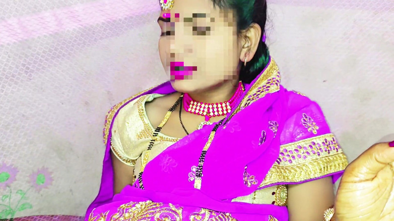 Bangala bhabhi: 마을 바비의 보지에 피스팅