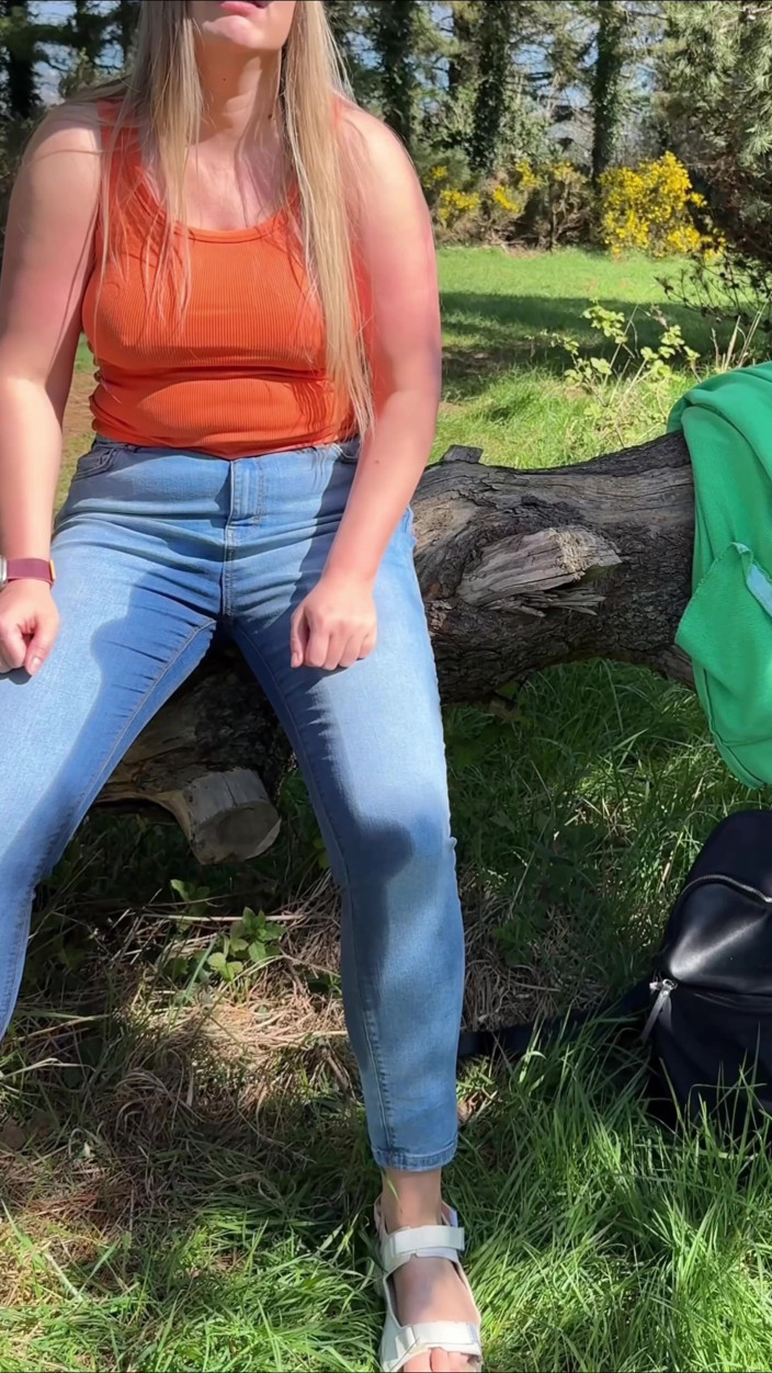 Emma Voyeur: Žádná Toaleta, Žádný Čas. Musel Jsem Čůrat V Mých Džínách!