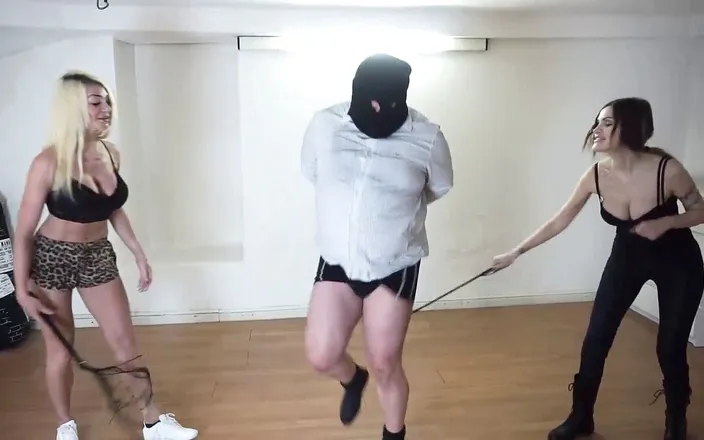 Lady Mesmeratrix Official: 两个女主调教鞭打她们的男奴隶