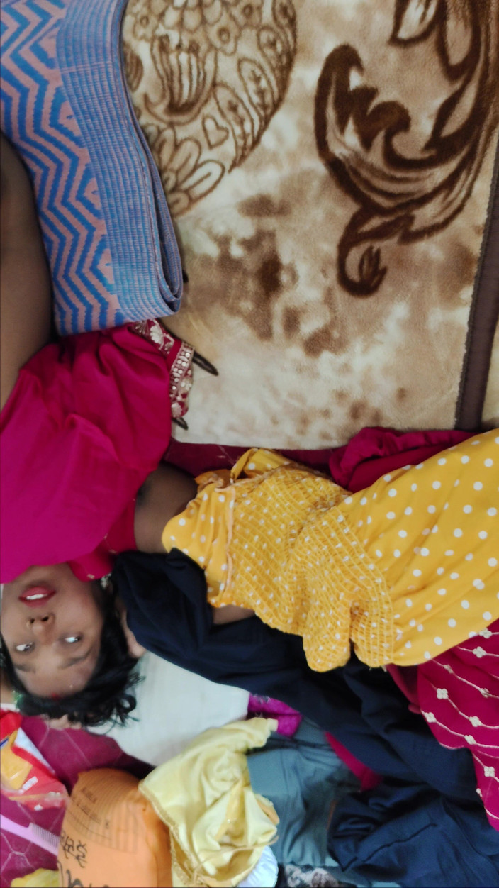 Premi pooja: Indian Desi india bella figa apre le gambe e mostra...