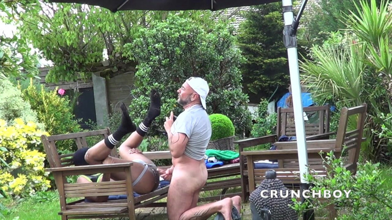 NEW BAREBACK GENERATION 2022: Puta follada a pelo en el jardín