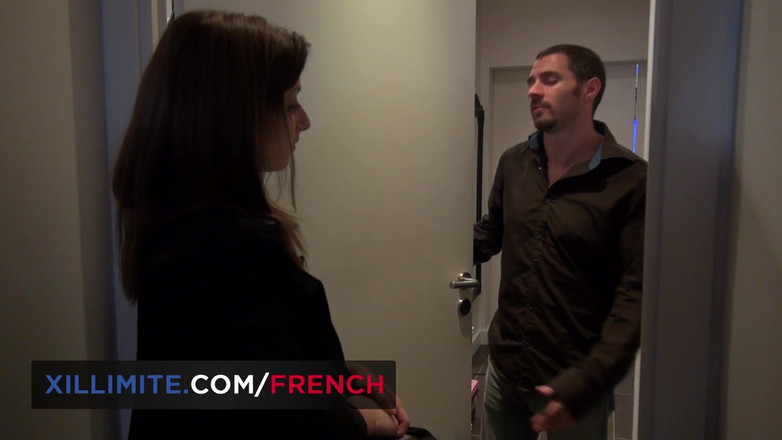 French girls at work: Seksi doktor götünü dolduruyor