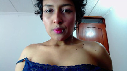 Anastasia Roberts: Miroase axilas sexy.
