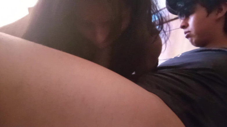 Moo DBOXXX: J’ai des relations sexuelles avec la fille qui me vend...
