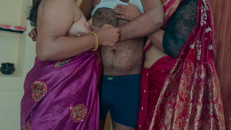 Laxi ammu: बहनें पड़ोसी बैचलर पुरुषों के साथ बिस्तर में तीन लोगों की चुदाई रोमांस का आनंद ले रही हैं