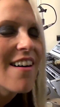 Blonde milf reitet großen schwanz