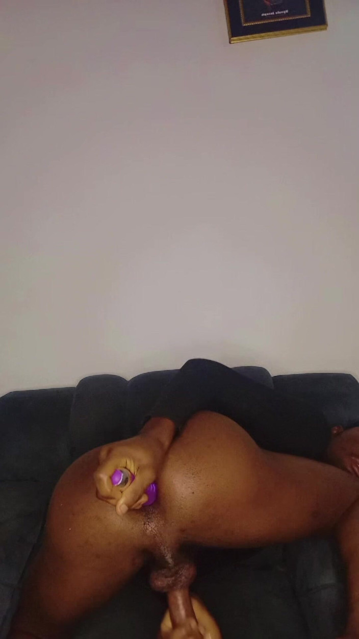 UGANNI: 我感觉很饥渴