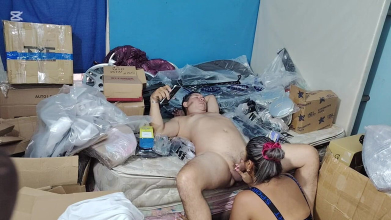 oficialkairadenaly: Madrasta descobre seu enteado masturbadoss, chupa seu pau, fode-a com...