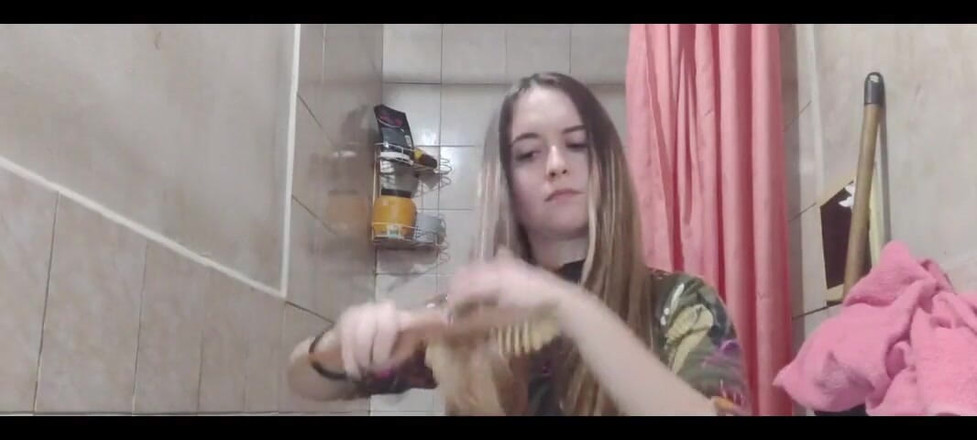 RavenHearth666VIP: Saçımı fırçalamayı seviyorum