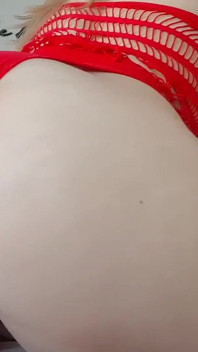Pojď se podívat, co mám připravené s tímhle obřím dildom