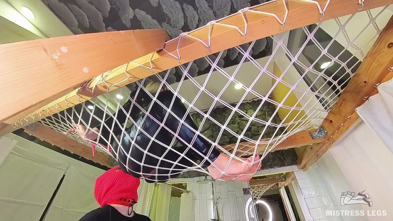 Mistress Legs: झूला देवी पूजा भाग 2 - गुलाम जीभ धीरे से मेरी अनजिप्ड चूत और गांड पर स्लाइड करती है साथ ही सुनहरा वर्तमान