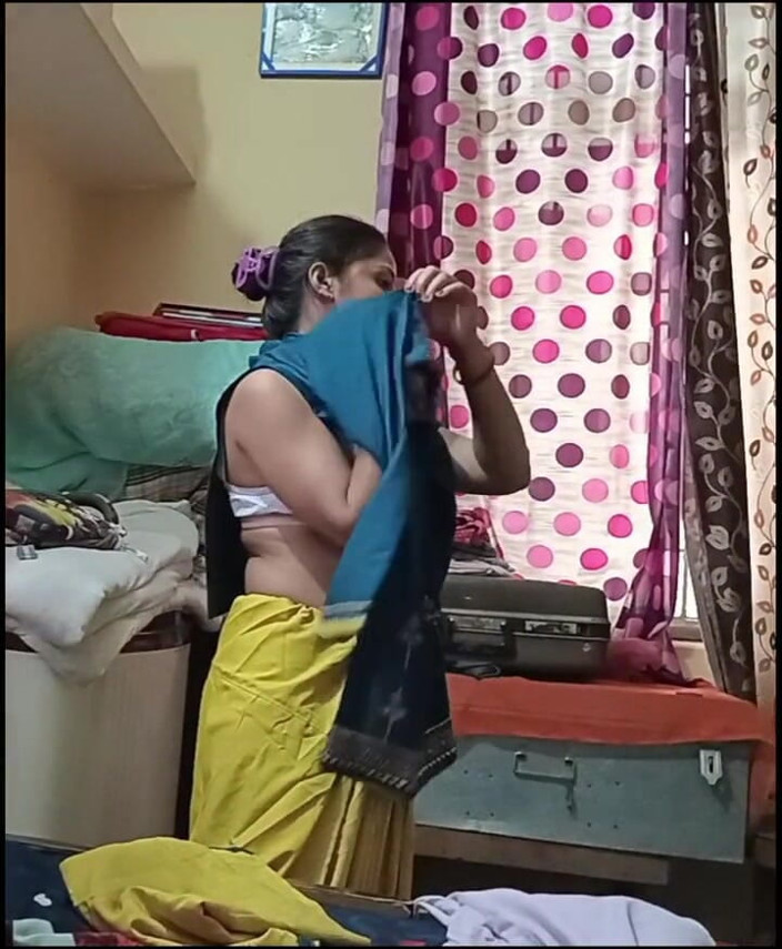 sashaa: Bhabhi Changing Dress