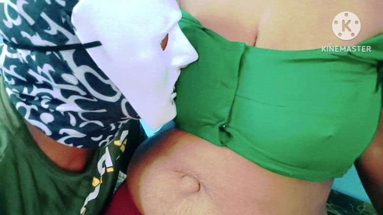 Sweethoneybgl: chennee parosi larki boyaphrend ke saath hara blauj pahne hue-...