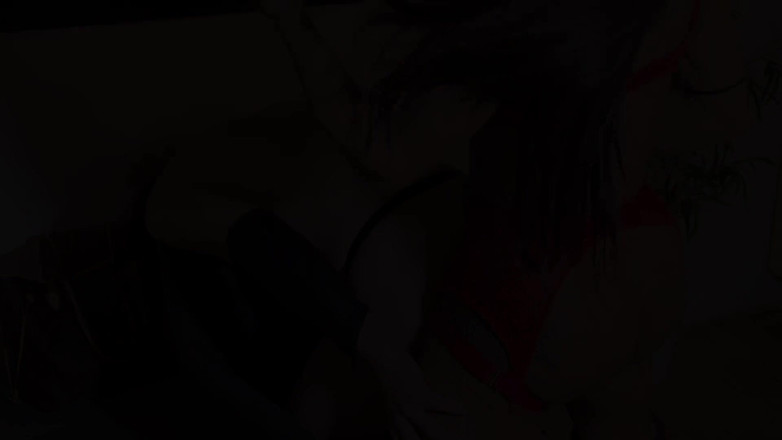 Elizabth Goes: Elizabeth和一个男孩变得饥渴