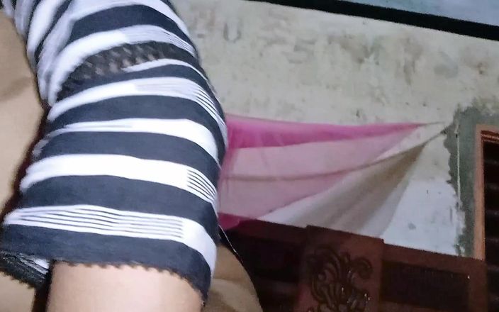 Deshi women: 观看夫妻新的浪漫啪场景。一个乡村女人的精彩性爱。