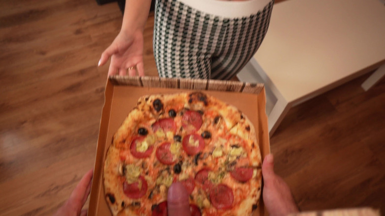 Discover 4K: Nikas ngentot pengiriman pizza dengan pria pengantar pizza