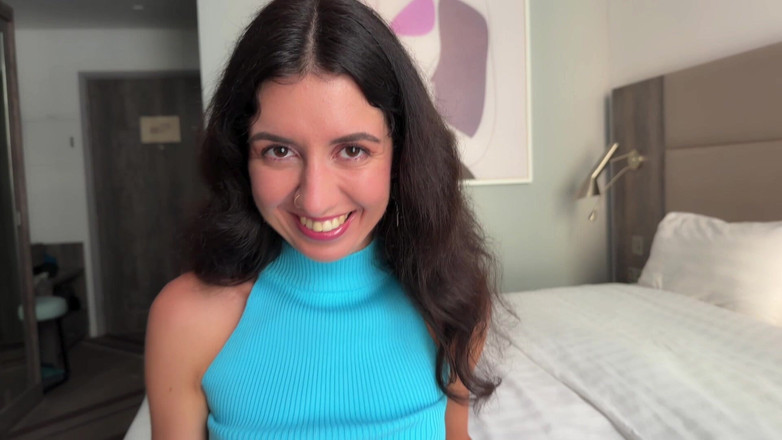 Katty West: Plajda ve otelde kızın kamuya açık alınması