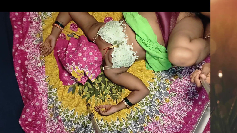 Desi anal: Meri seksi saari'nin seksi sari mein phool gad mari desi...