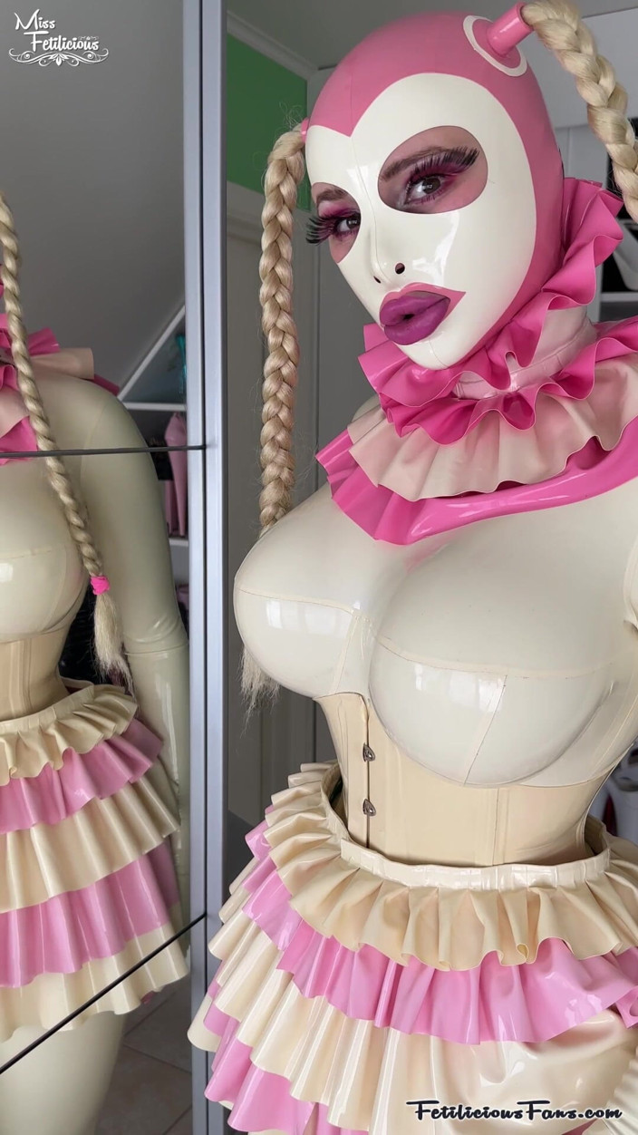 Miss_Fetilicious: Miss Fetilicious in Latex Barbie Doll Outfit