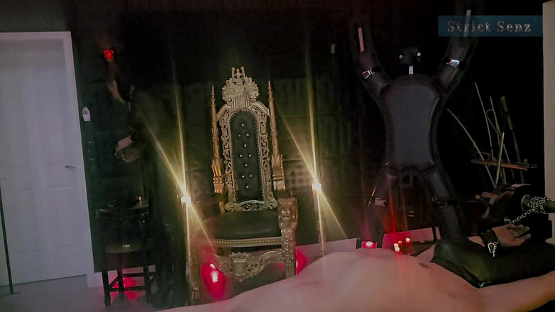 Strict Senz: Stina Sten Lång Spik Kittlande Ansiktssittning Sträckt På Hyllan Av Älskarinna...