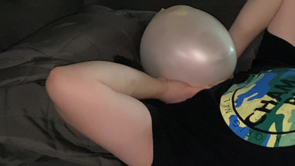 ButHoleDildoLover: Mein drittes atemspiel - ich blase meine latexhandschuhe
