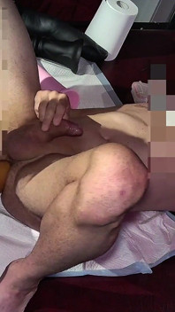 – 나는 새장에서 그의 엉덩이를 부러뜨렸다