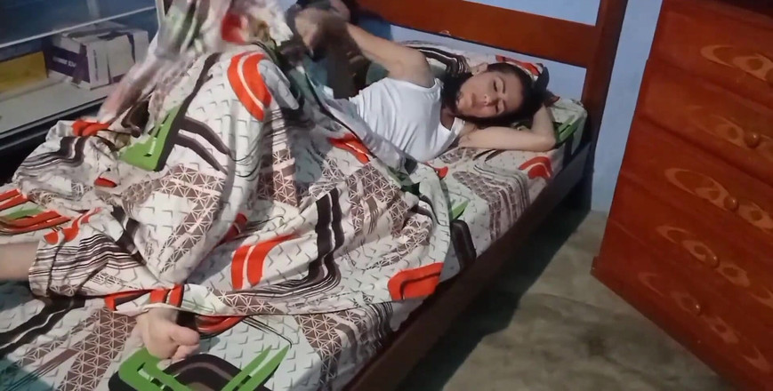 Mr_jhovin: Probuď se děvku, musíš roztáhnout nohy a věnovat se svému...