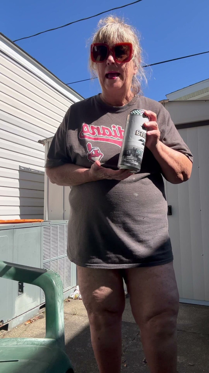 Big Ass 4 U: Outside Refreshment Time with Sweet Tea