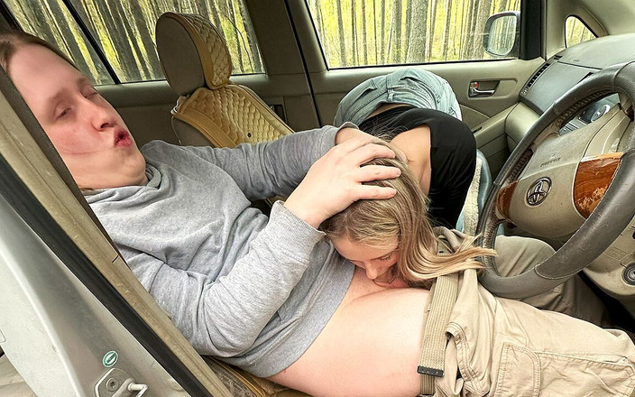 Fuck On Street: 情侣在车里的路边做爱