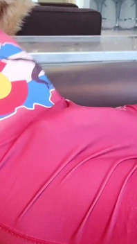 Hete worstelaarjongen creamt over zijn singlet